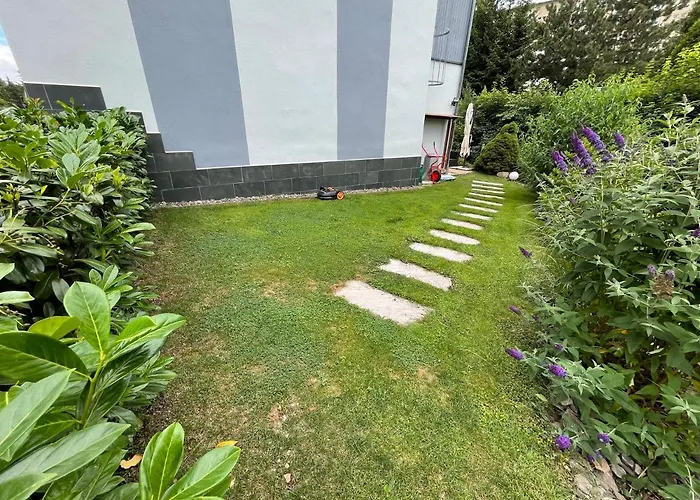 Ferienhaus Villa Adelsberg Mit Dachterrasse In Zentraler Lage Fuer Bis Zu 10 Personen
