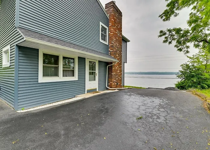 Lakefront Canandaigua Home W/ Dock & Kayak!