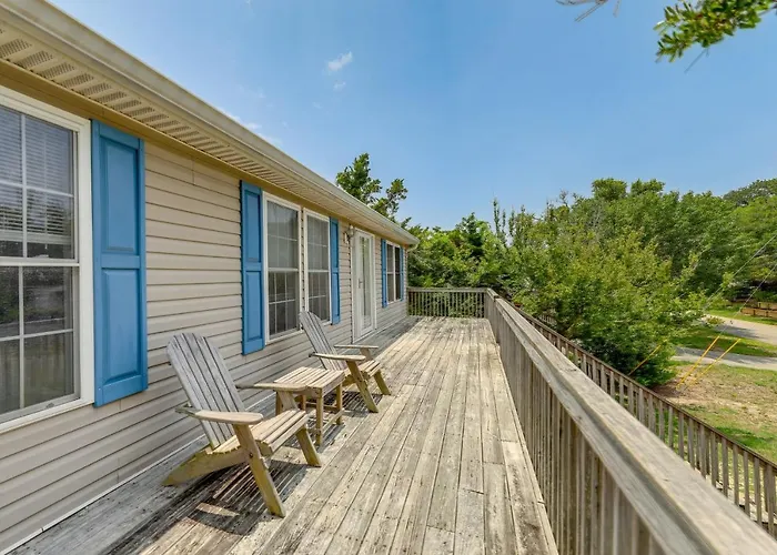 Coastal Emerald Isle Retreat W/ Deck & Grill!