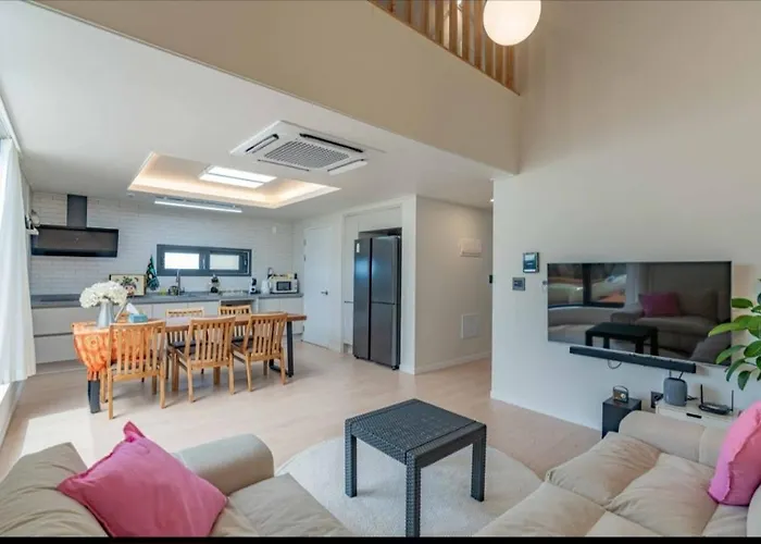 Jois House