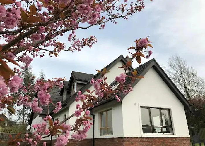 Large Detached Villa