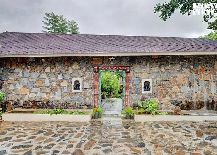 Stayvista At The Earthen Boutique With Spacious Pool, Terrace, Lawn & Games