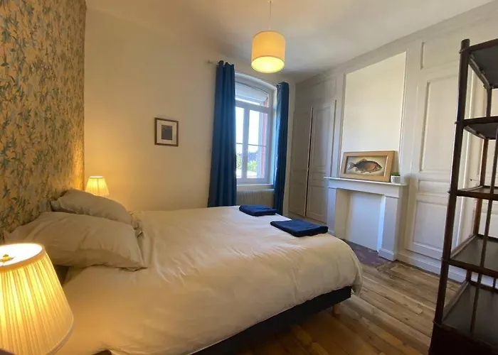 Maison de Charme - 4 Chambres - Courette&Parking Gratuit