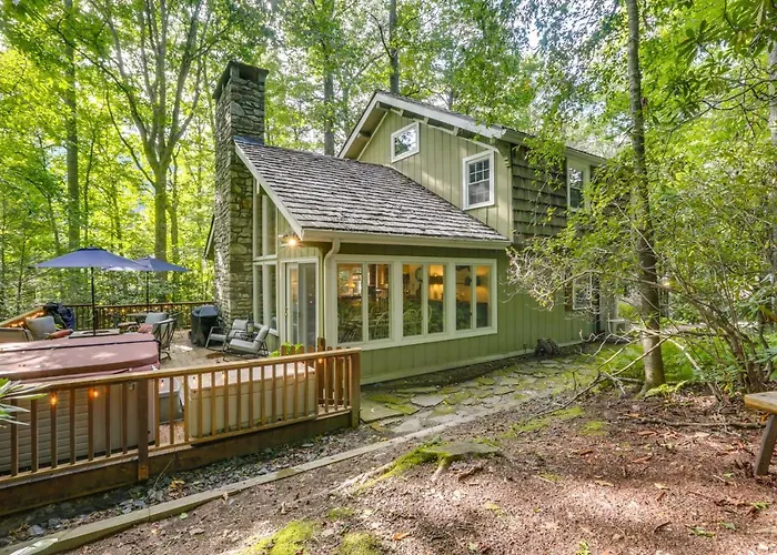 Well-Appointed Boone Home W/ Hot Tub + Gas Grill