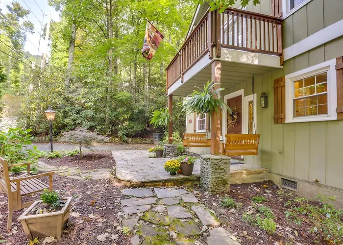 Well-Appointed Boone Home W/ Hot Tub + Gas Grill