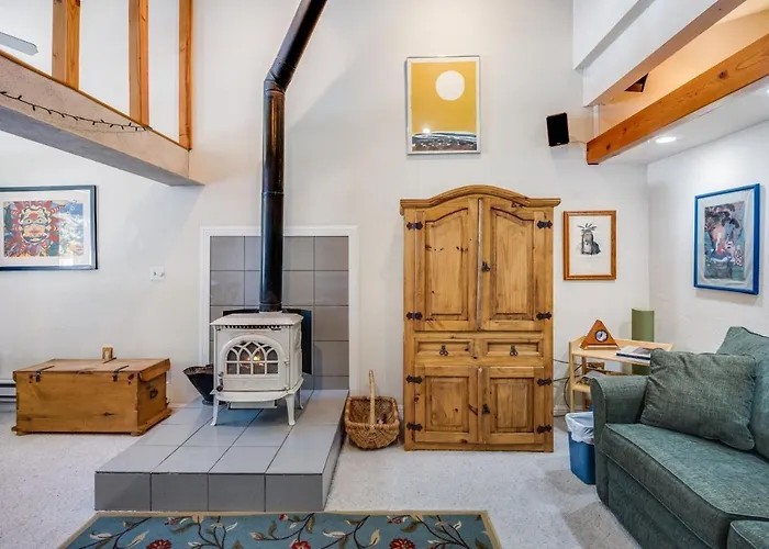 Sunny Studio Ski Loft - Creekside #103