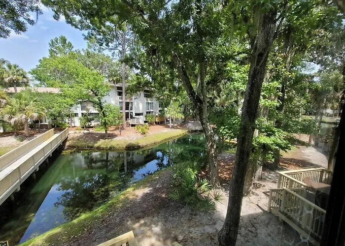 Contemporary Bliss-Newly Renovated Cozy Villa!