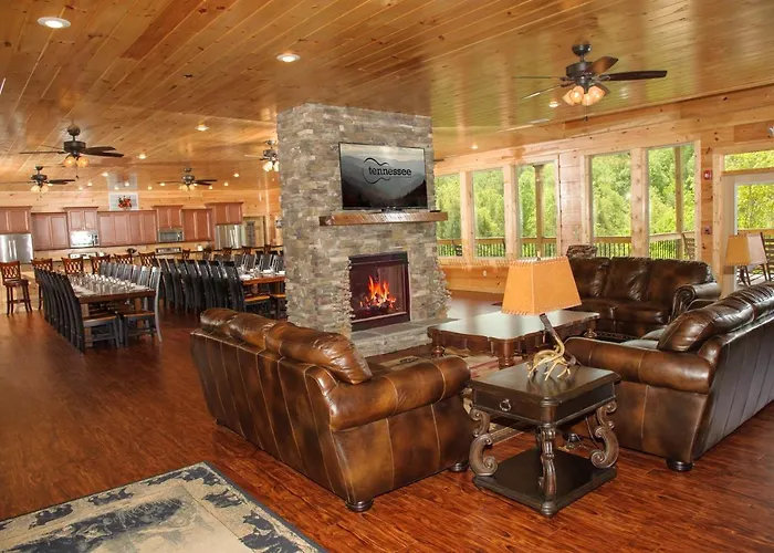 Luxury 14Br Haven: Views Games Hot Tubs More