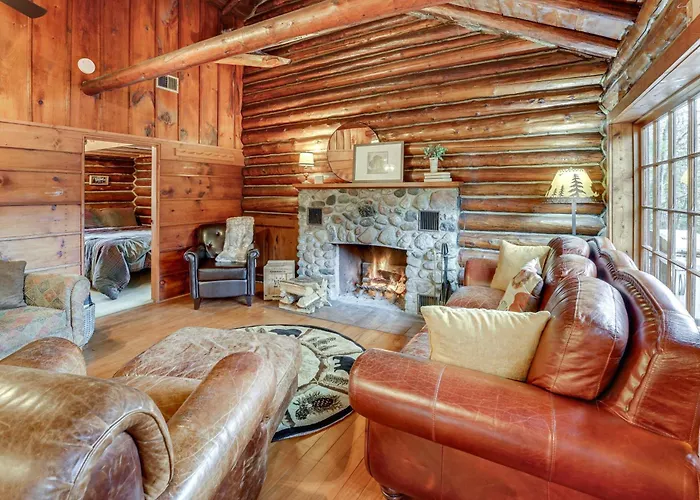 Michigan Log Cabin W/ Pere Marquette River Views