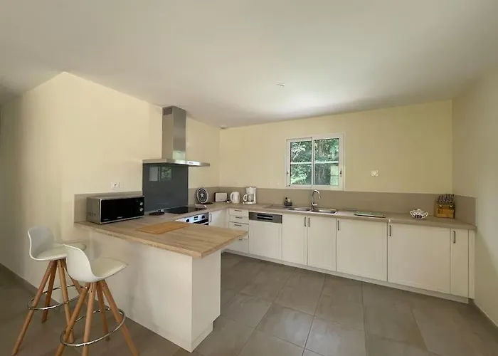 Les Cypres*Maison au calme*Piscine chauffée