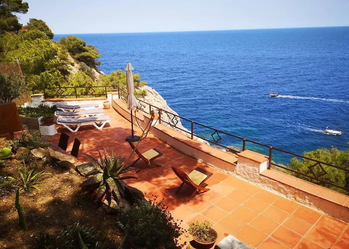 Villa Transatlantique En Premiere Ligne De Mer Dite Villa Esmeralda