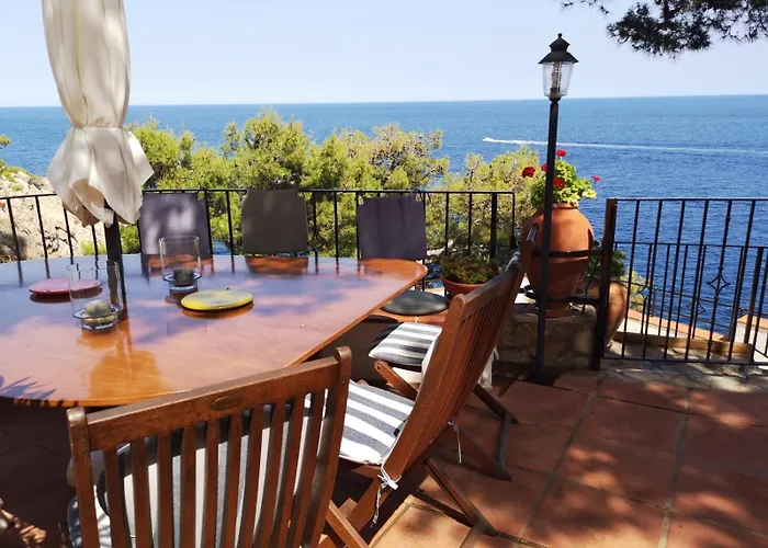 Villa Transatlantique En Premiere Ligne De Mer Dite Villa Esmeralda