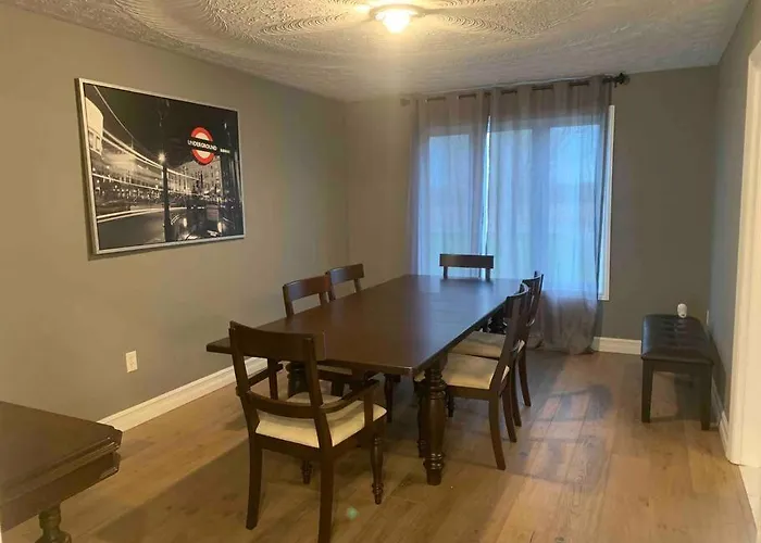 4 Bedrms, Indoor HotTub, Wineries&Niagara Falls