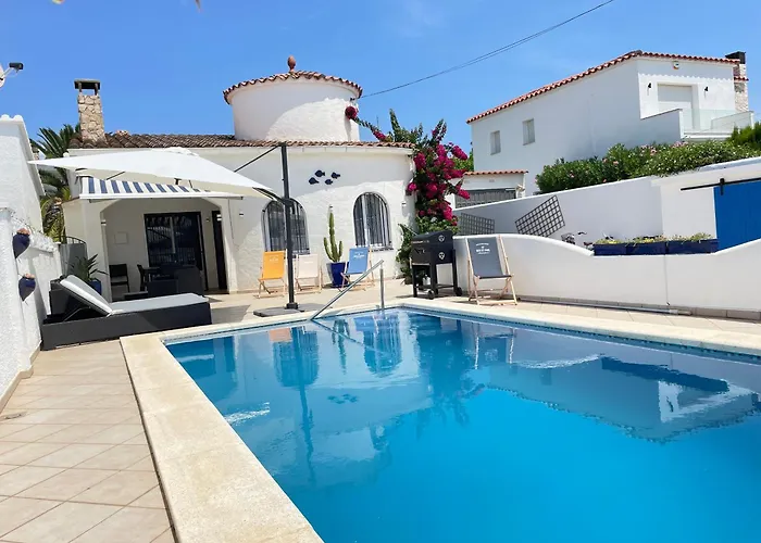 Charmante villa avec piscine dans les canaux