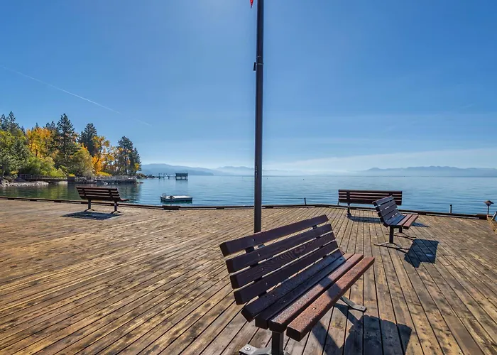 Amazing Lakefront Condo With Views Close To Slopes