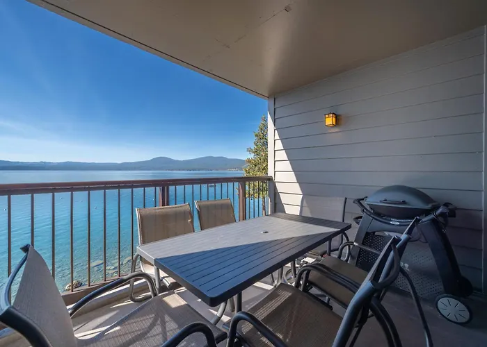 Amazing Lakefront Condo With Views Close To Slopes
