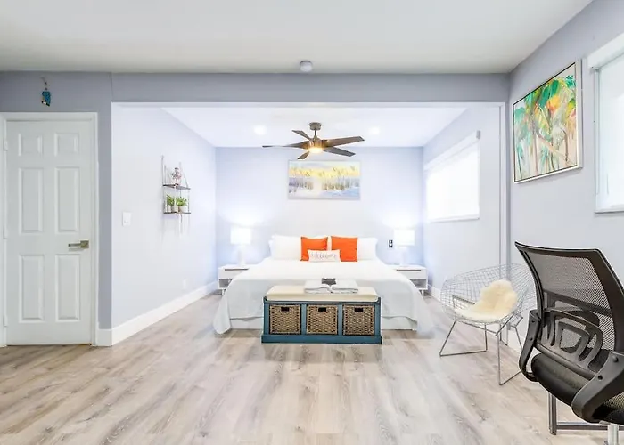 Casa Tropicana - Heated Pool, Game Room & Mins From Beach
