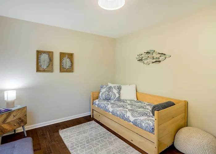 Luxe Mountain Home Near Ridgecrest & Asheville!