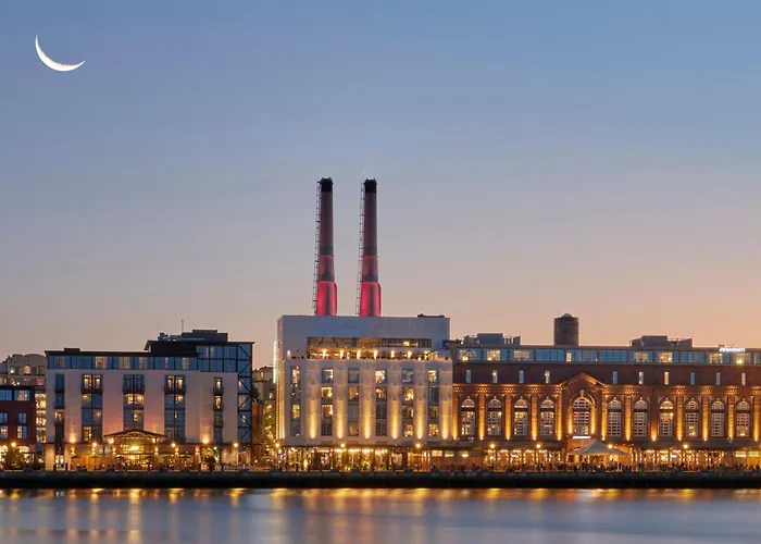 Romantic hotel: Jw Marriott Savannah Plant Riverside District