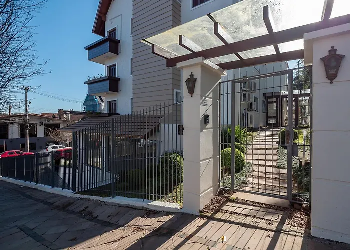 Aluguéis de temporada: 300 metros, Rua Coberta Centro - Solar Encantado