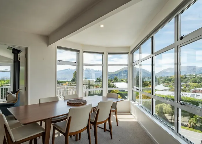 Wanaka Entertainer