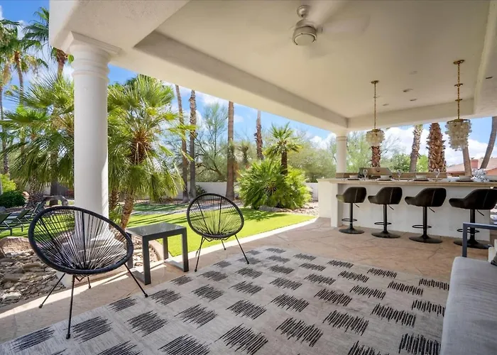 Resort Style Estate, 2 Houses, Putt-Putt Course, B-Ball Court, Heated Pool