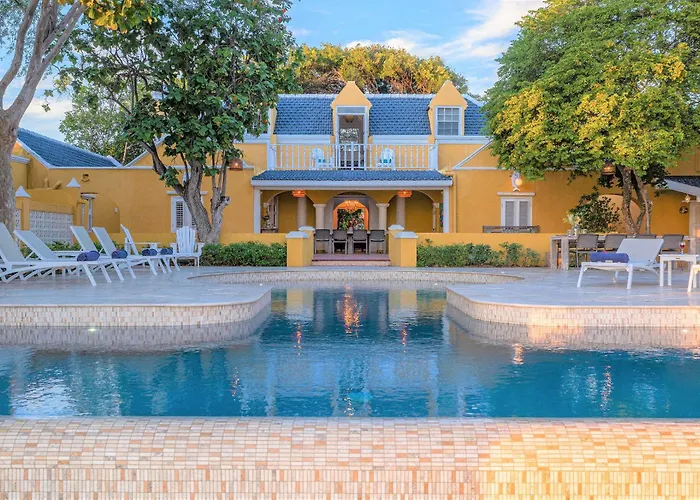 Sirena Bay Estate