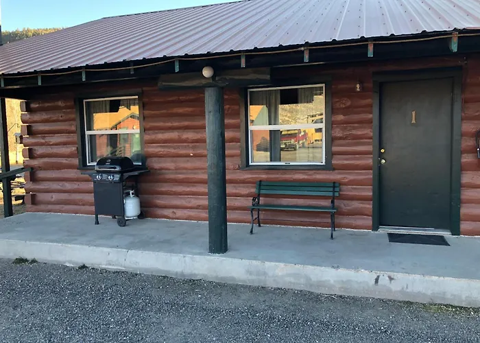 Foothills Lodge And Cabins