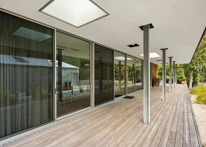 Villa Spectrum Luxury Villa With Pool & Outdoor Shower In East Hampton