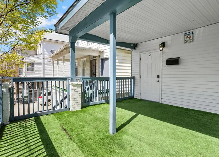 Vacation home: 9 Bedroom, 14 Beds House Great For Big Groups Near Boardwalk, Tropicana