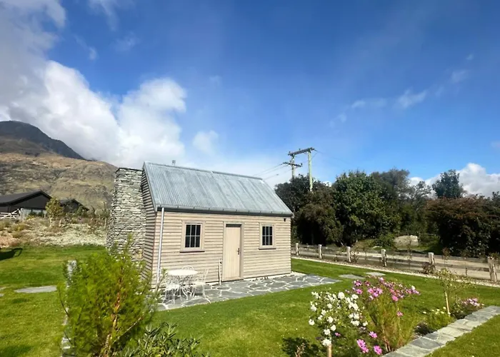 Historical Hicks Cottage