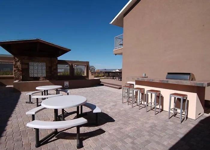 Tacit Shadow Resort Paradise Deluxe Suite, Gym, Coffee Bar, Hot-Tub, Free Laundry, Food Available