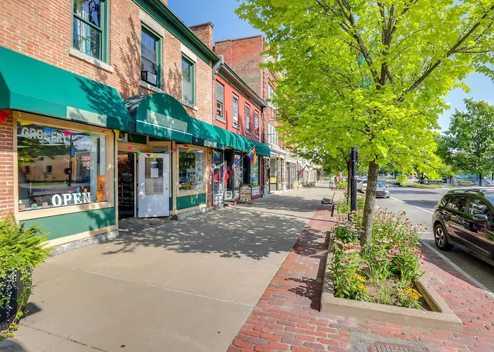 Chic Apt In The Heart Of Downtown Canandaigua