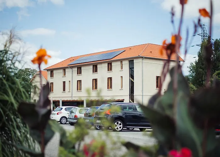 Resort: Les Logis Du Port - Port Canal - Montauban
