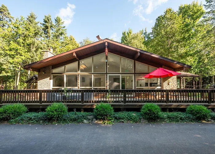Evergreen Escape - Tobermory Chalet