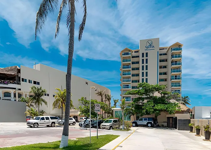 Apartment: Paradise Beachfront & Nightlife Heart