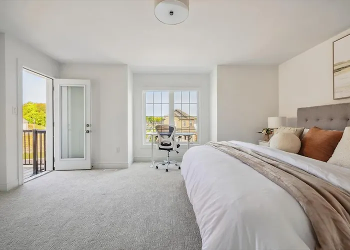 Luxurious And Beautiful, Barrie