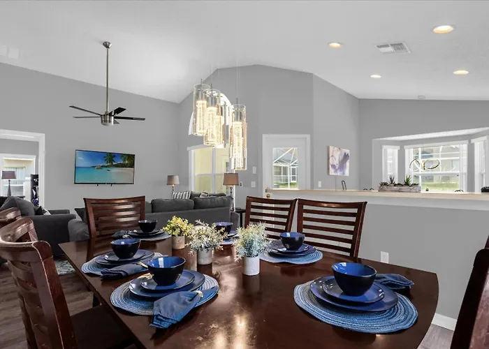 Amazing 4 Bedrooms 3 Bath With Private Pool, Near Disney And Universal!