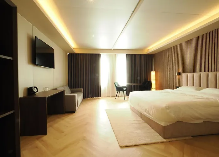 Tung Hotel