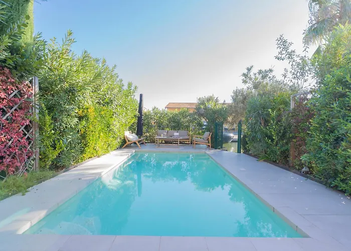 Maison avec piscine et amarrage
