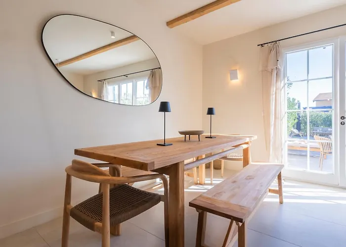 Maison avec piscine et amarrage