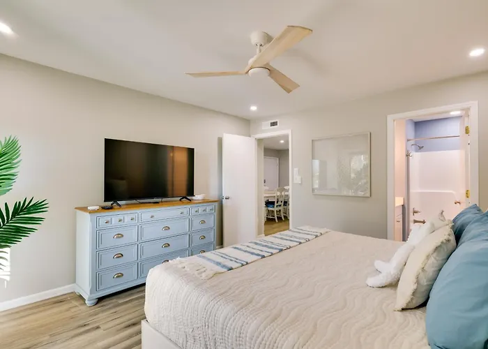 Emerald Isle Condo W/ Indoor Pool & Beach Access!