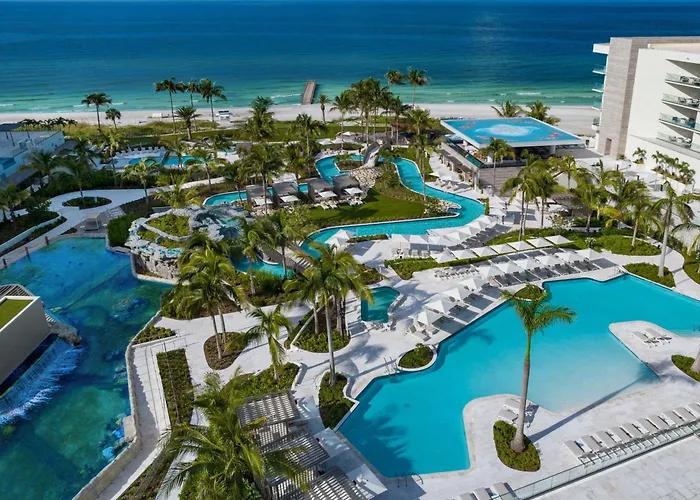 Family Hotel: The St. Regis Longboat Key Resort