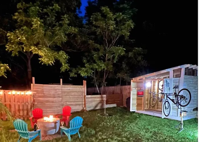 Perfectly Located 2 Bed/2 Full Bathroom/1 Sofa Bed