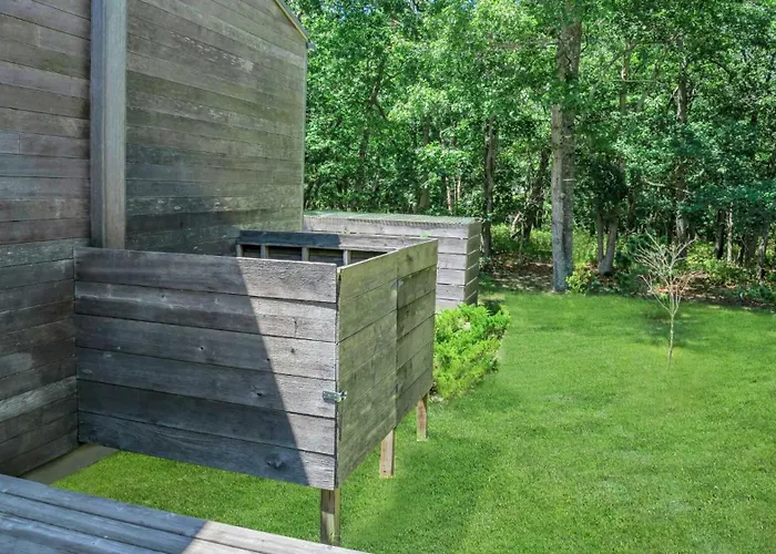 Villa Spectrum Luxury Villa With Pool & Outdoor Shower In East Hampton