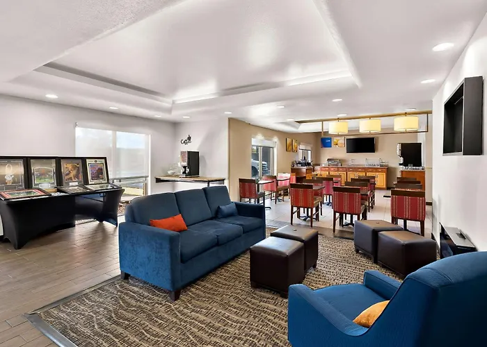 Comfort Inn & Suites Near Kino Sports Complex