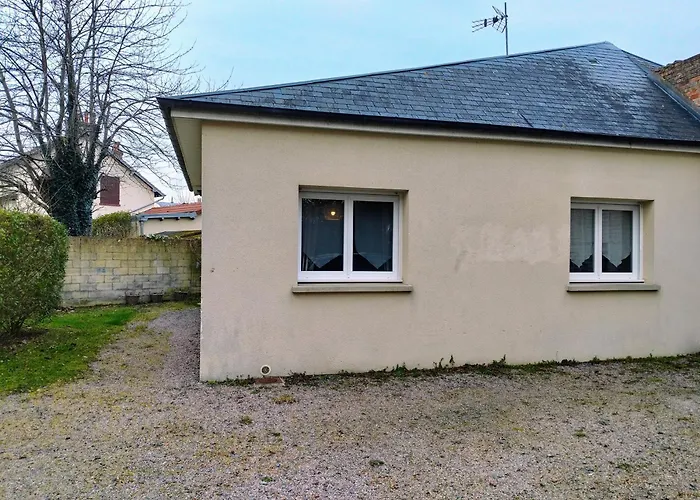 Maison avec jardin, calme et ensoleillée à 2 minutes du centre-ville