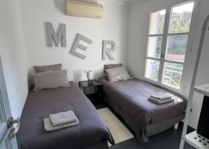 Les restanques maison des chênes vue mer 6 personnes