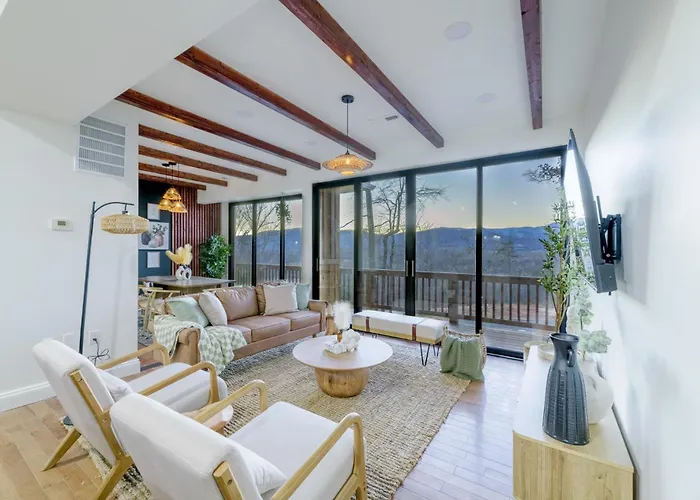 Ridgetop Hideaway 12-Guest Oasis With Hot Tub & Epic Views Near Winery Tours & Trails - Pets Are Allowed By Request