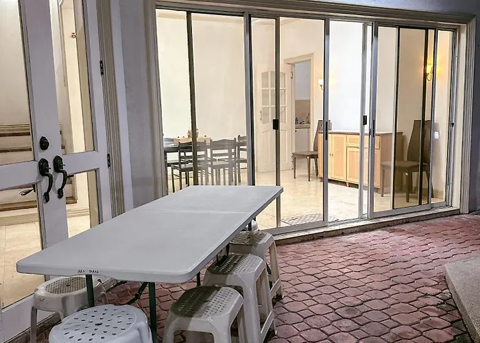 6-Bedroom Duplex With Pool Near Naia
